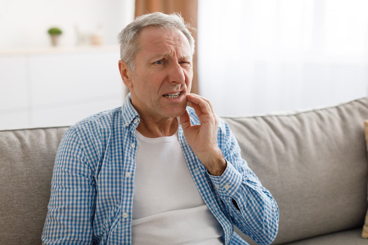 Managing a Broken or Chipped Tooth Until You See the Dentist